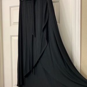 a new day Size Extra Large, Maxi Black Wraparound skirt. This skirt is so cute!